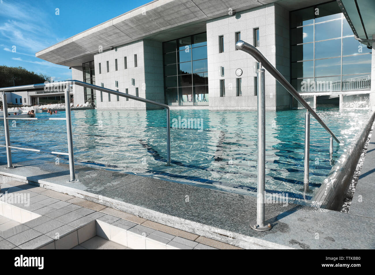 Grande piscine dans l'hôtel Banque D'Images