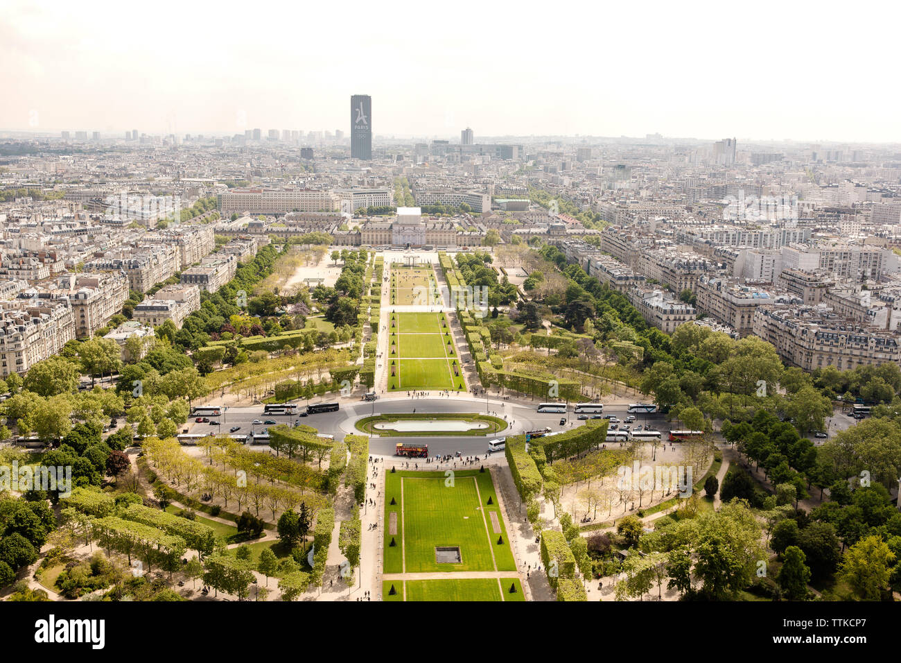 Vue aérienne du parc en ville contre un ciel clair au cours de journée ensoleillée Banque D'Images