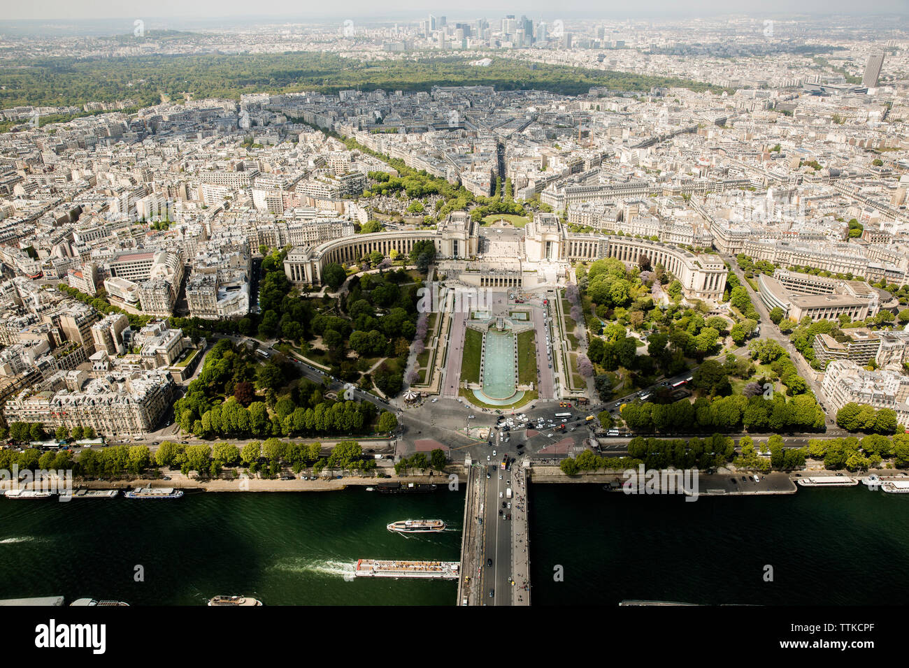 Vue aérienne de la rivière par cityscape Banque D'Images