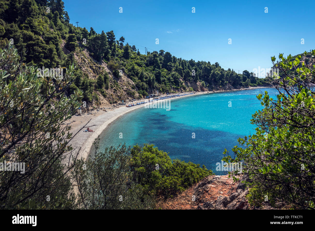 La plage de Stafilos Skopelos, Sporades du Nord, Grèce. Banque D'Images