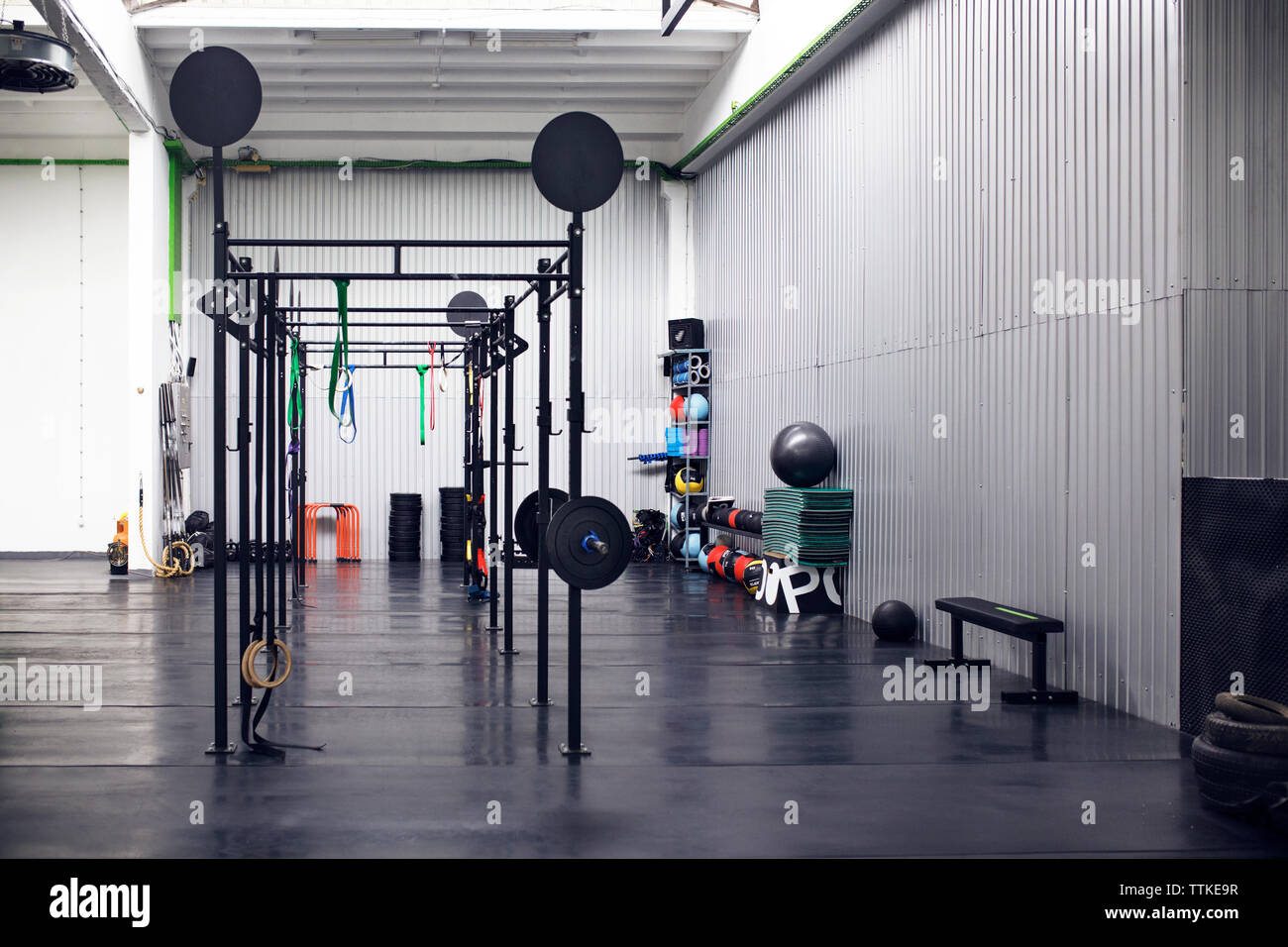 Intérieur de l'entraînement en salle de sport Banque D'Images