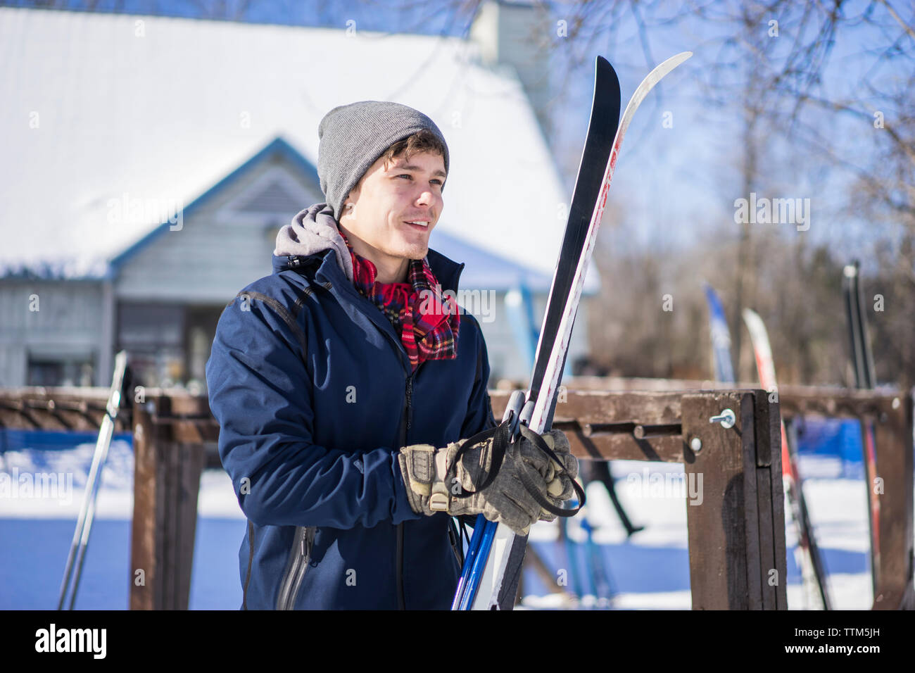 À propos de l'homme millénaire de cross country ski, Montréal, Québec, Canada Banque D'Images