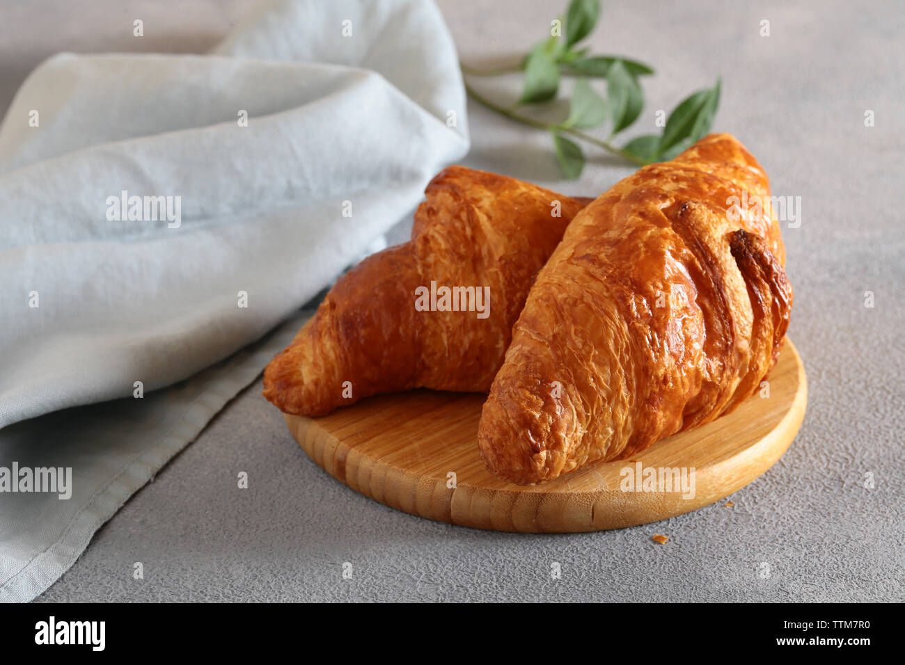 Croissant pour le petit déjeuner traditionnel français Banque D'Images