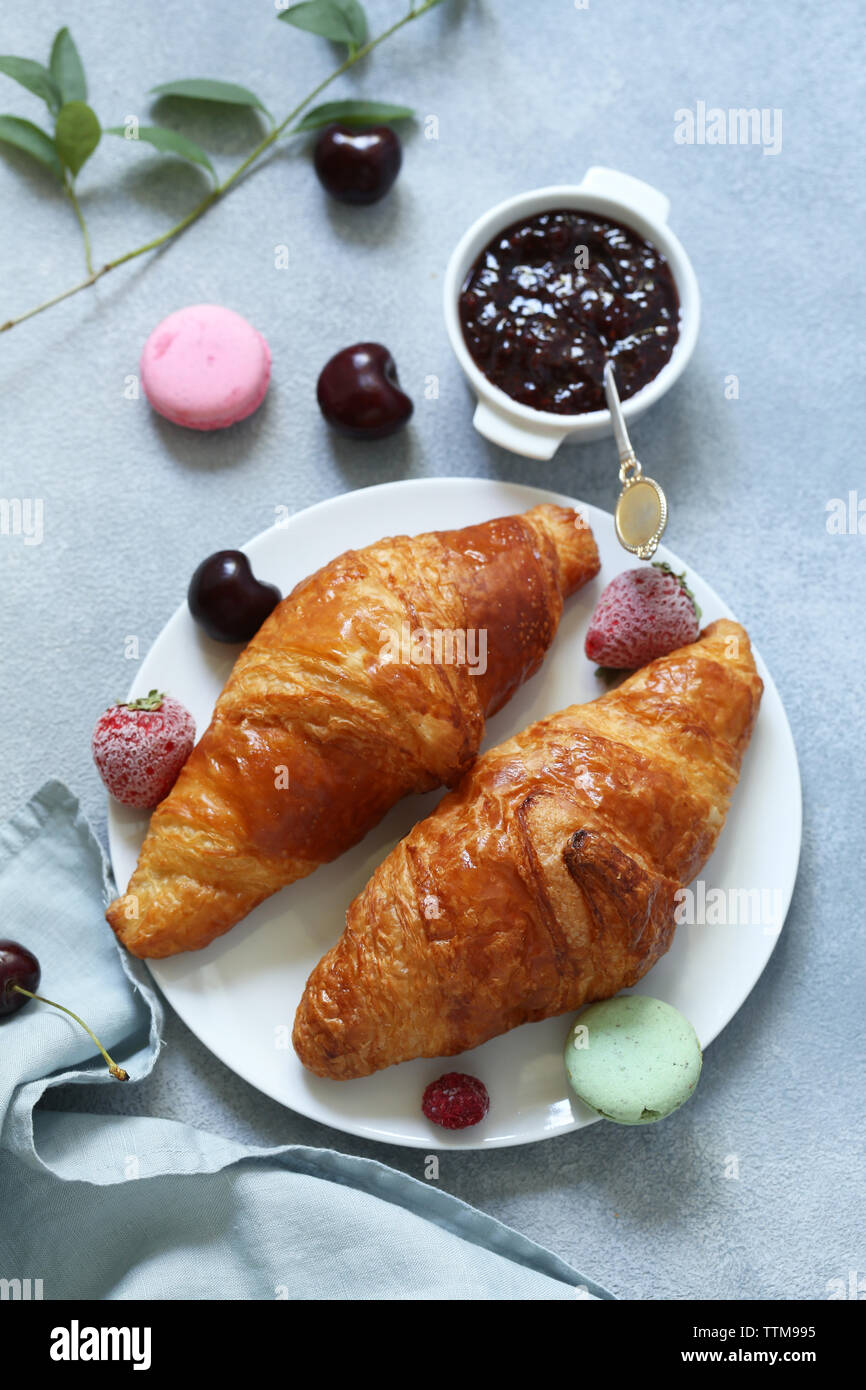 Croissant pour le petit déjeuner traditionnel français Banque D'Images