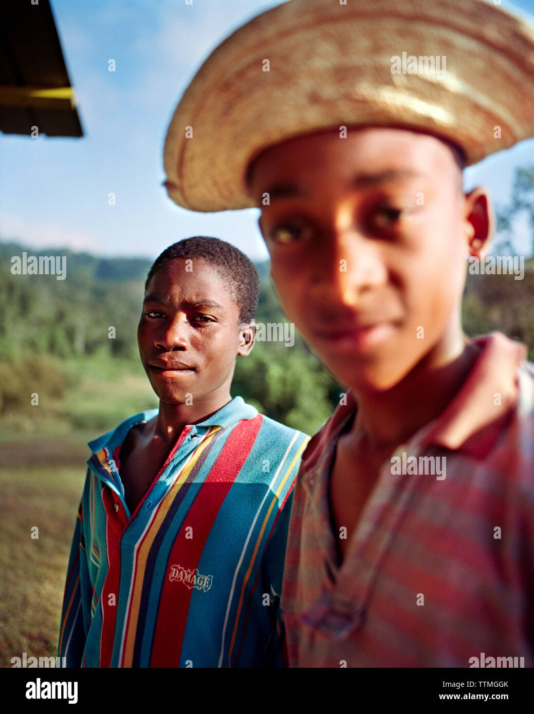 PANAMA, Cana, portrait de deux garçons à la Cana Field Station, Darien Jungle, Amérique Centrale Banque D'Images