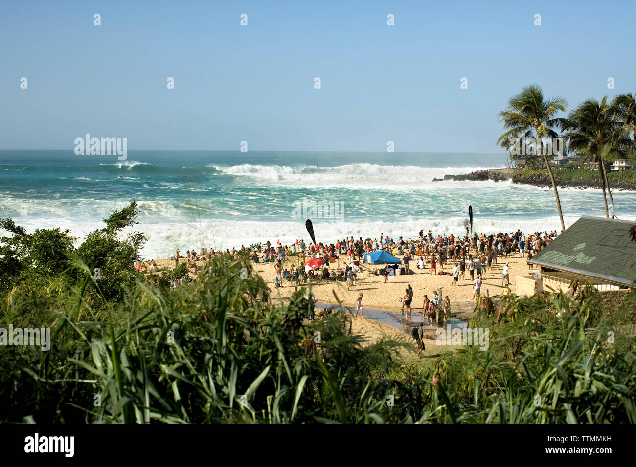 USA, Hawaii, Oahu, regarder les gens de l'Eddie Aikau surf compétition, Waimea Bay Banque D'Images
