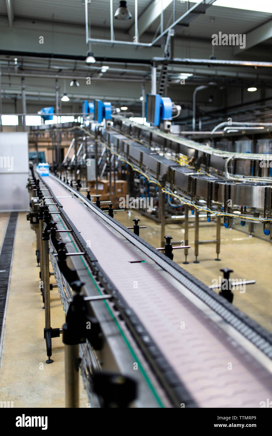 Close-up de la courroie du convoyeur en usine Banque D'Images