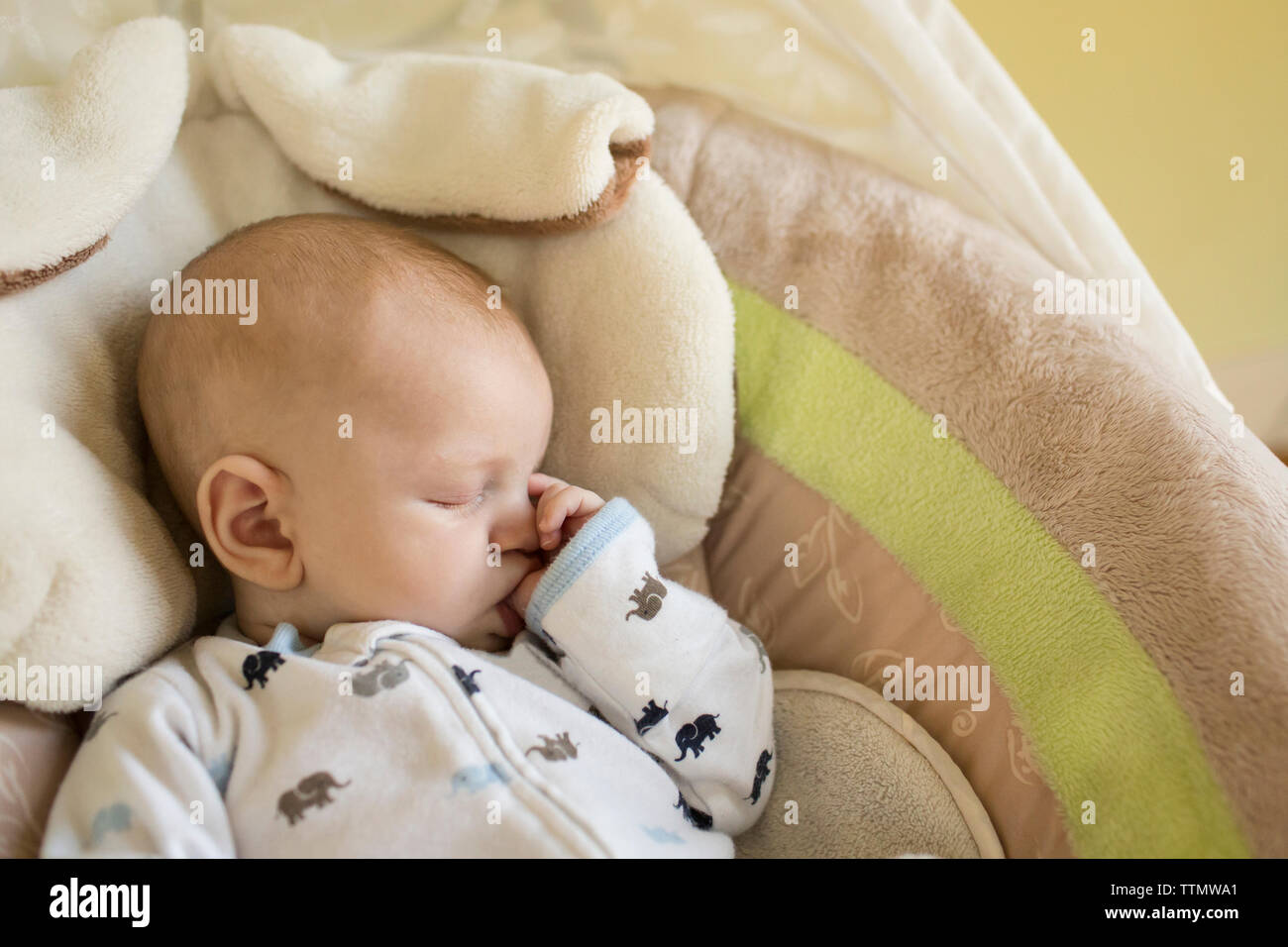 Bebe haletant dans son sommeil