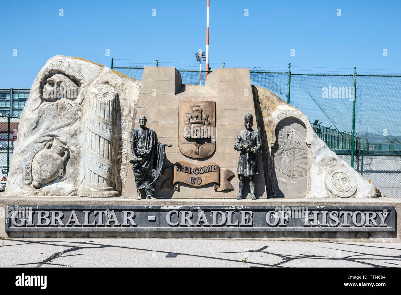 Berceau de l'histoire du monument est le côté ville de la piste de l'aéroport sur l'Avenue Winston Churchill Banque D'Images
