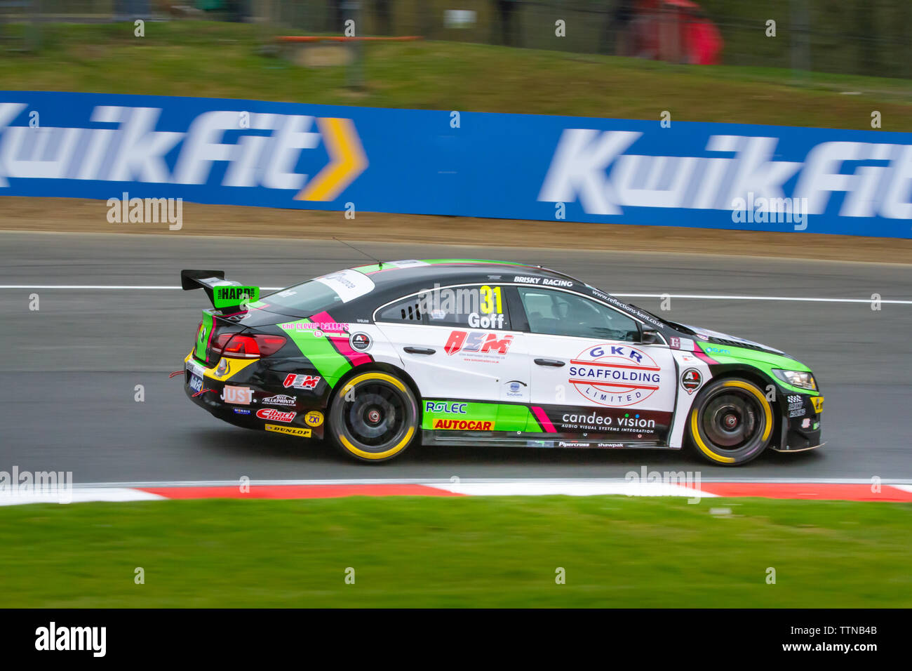 Volkswagen CC sur la voie, British Touring Car Championship (BTCC), Brands Hatch, premier week-end de course de la saison, Avril 2019 Banque D'Images