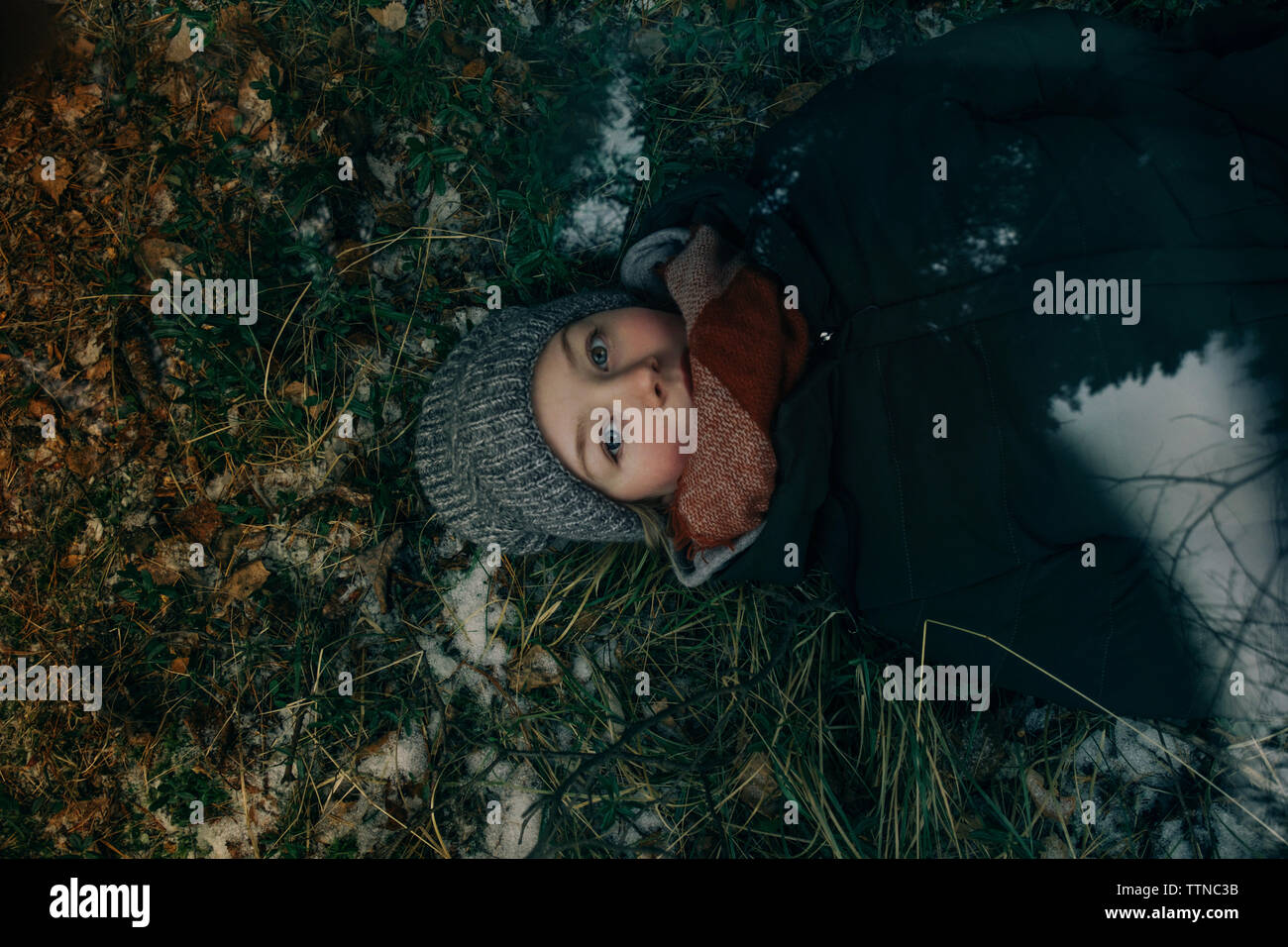 Fille dans des vêtements chauds Banque D'Images