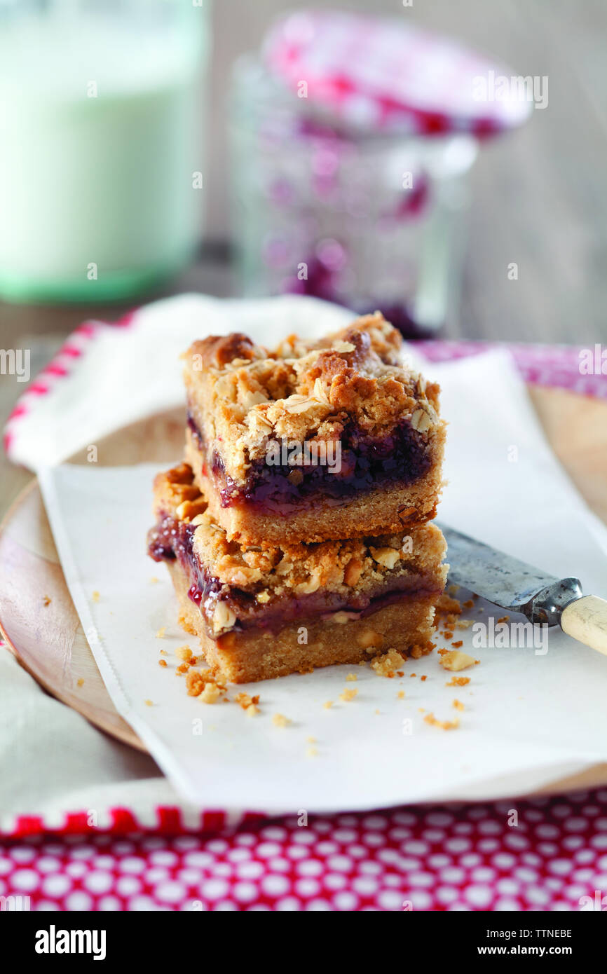 Close-up de dessert servi dans la plaque sur la table Banque D'Images