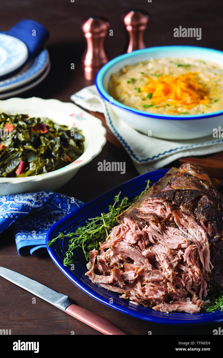 Gros plan de plats maison servis sur une table Banque D'Images