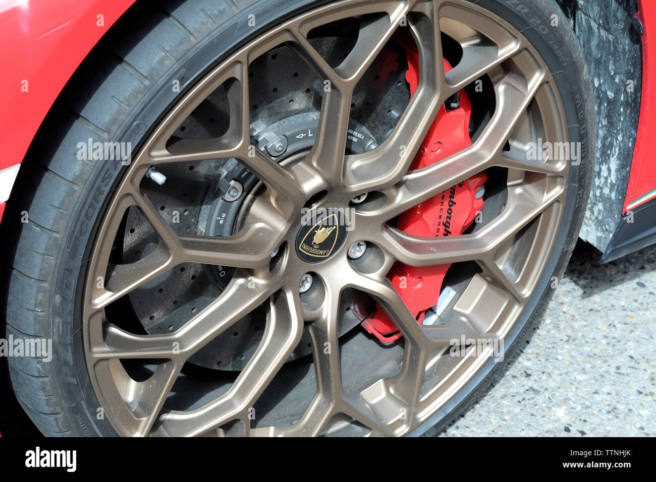 Monte-Carlo, Monaco - 16 juin 2019 : Lamborghini Bull Badge (Logo) sur la voiture Jante aluminium d'un luxueux Supercar italienne à Monte-Carlo, Monaco. C Banque D'Images