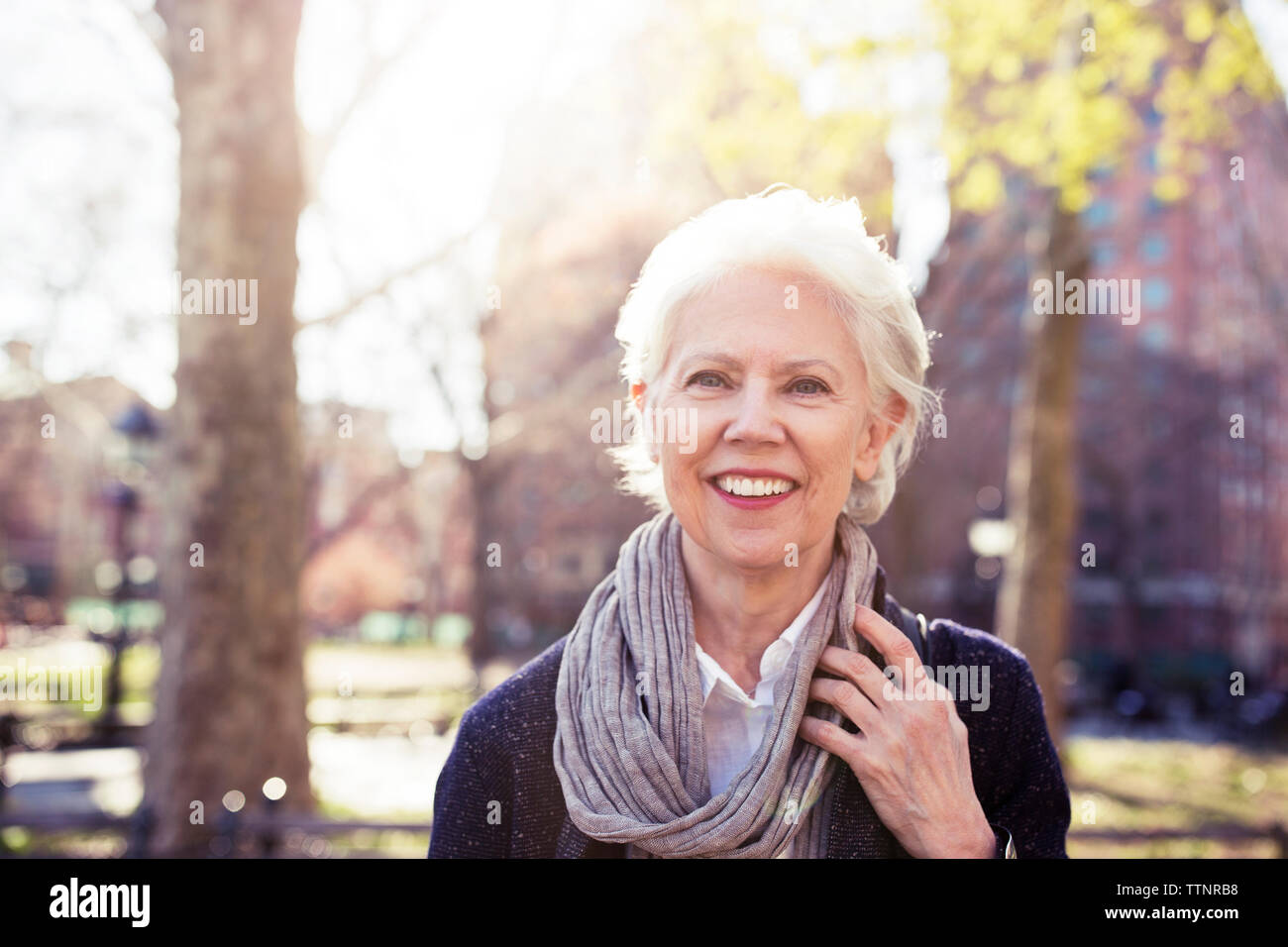Portrait of senior woman outdoors Banque D'Images