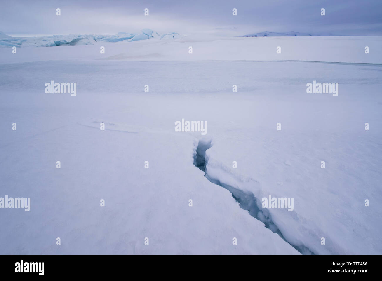 High angle view of crack formées sur mer à l'île de Ross en Antarctique Banque D'Images