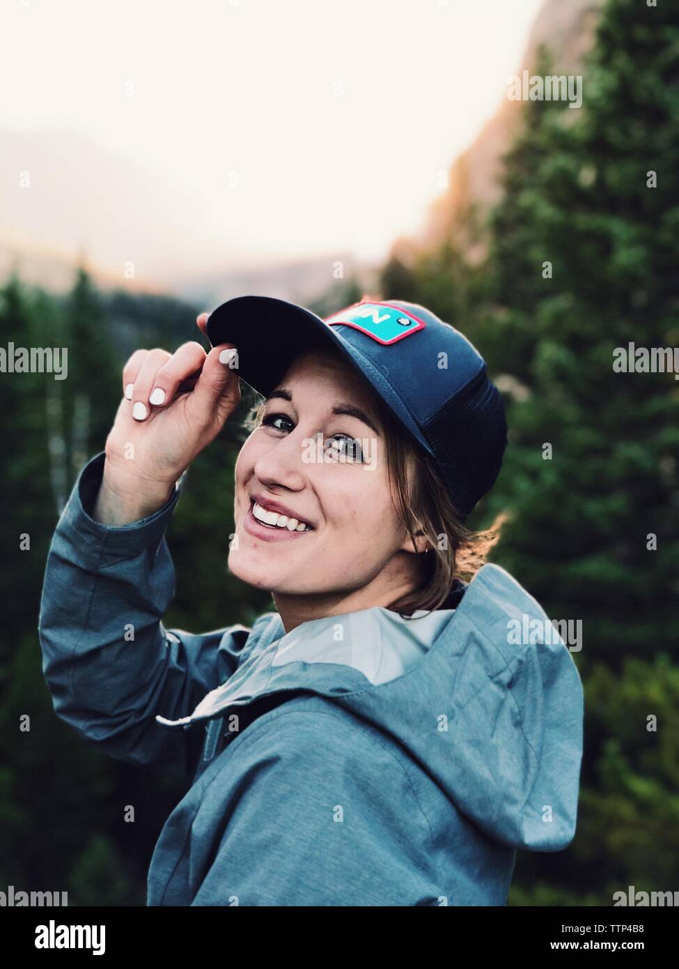 Girl in mountains Banque D'Images