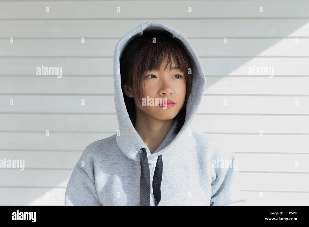 Close up portrait of young asian woman wearing hoodie Banque D'Images
