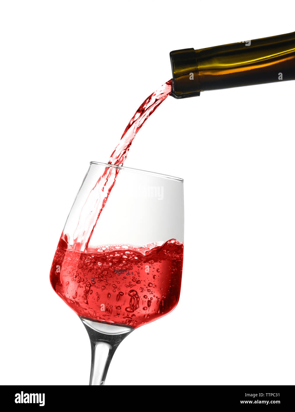 Vin rouge verser dans un verre de vin, isolated on white Banque D'Images