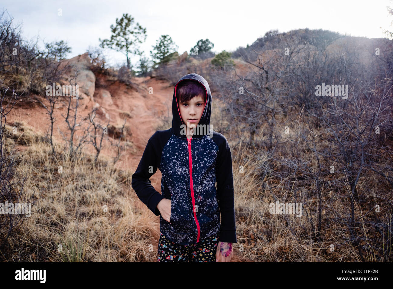 Girl hiking dans un parc du Colorado Banque D'Images