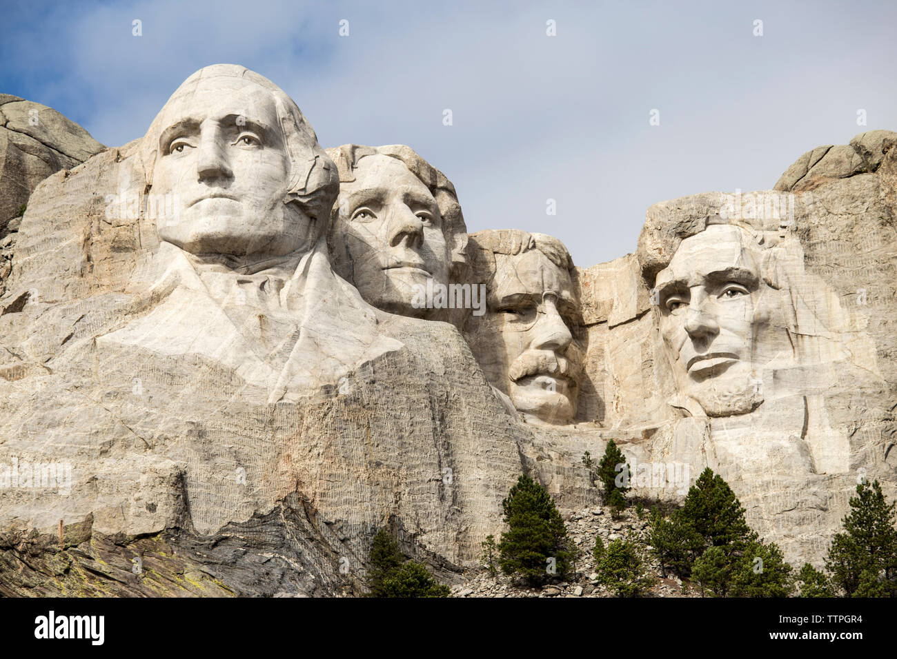 Low angle view of Mount Rushmore National Memorial against sky Banque D'Images