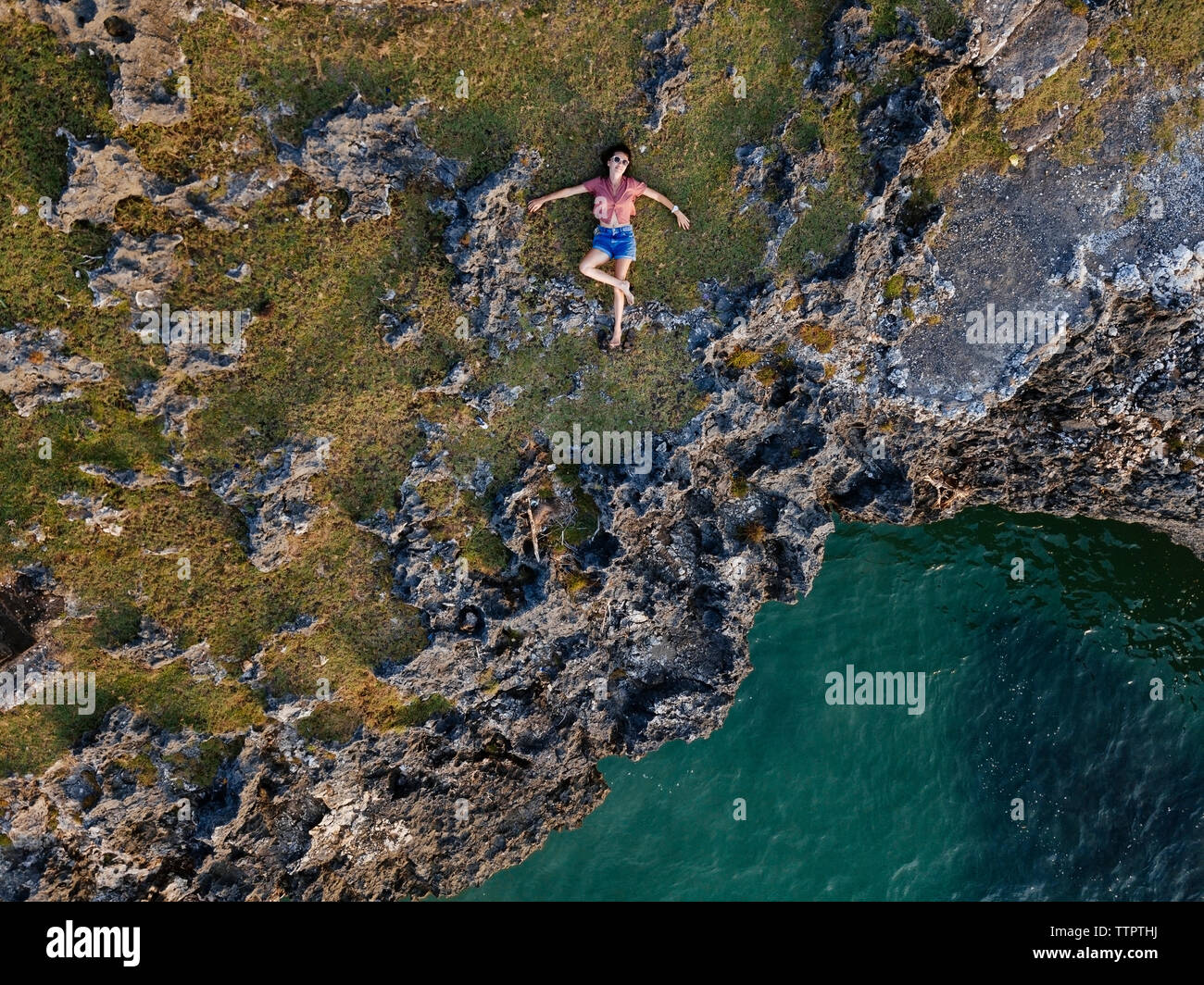 High angle view of woman relaxing at beach Banque D'Images