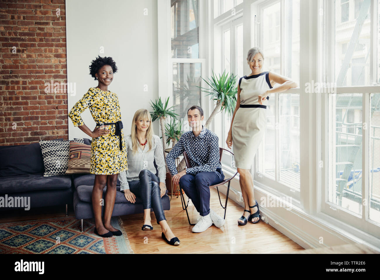 Portrait of confident business team in creative office Banque D'Images