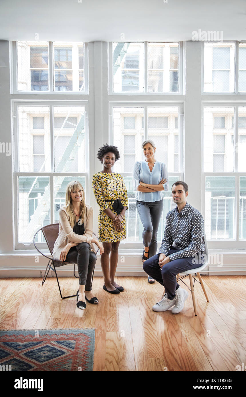 Portrait of confident business team in creative office Banque D'Images