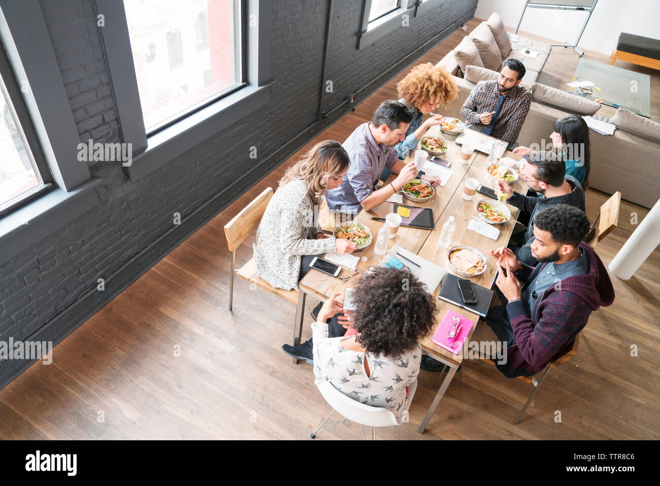 High angle view of business people having food in office Banque D'Images