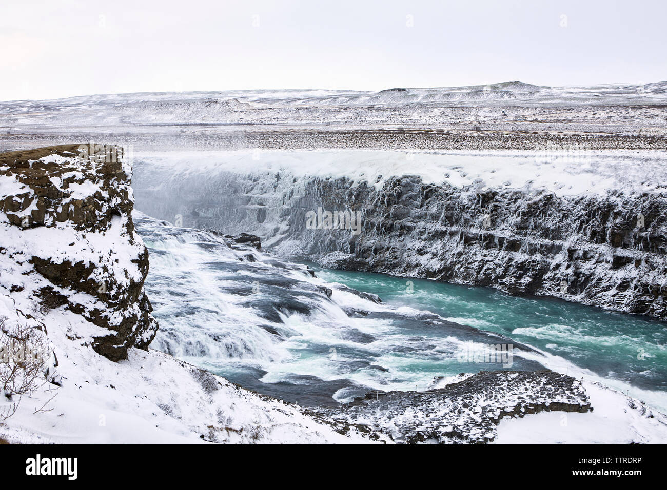 Vue idyllique de chutes de Gullfoss en hiver Banque D'Images