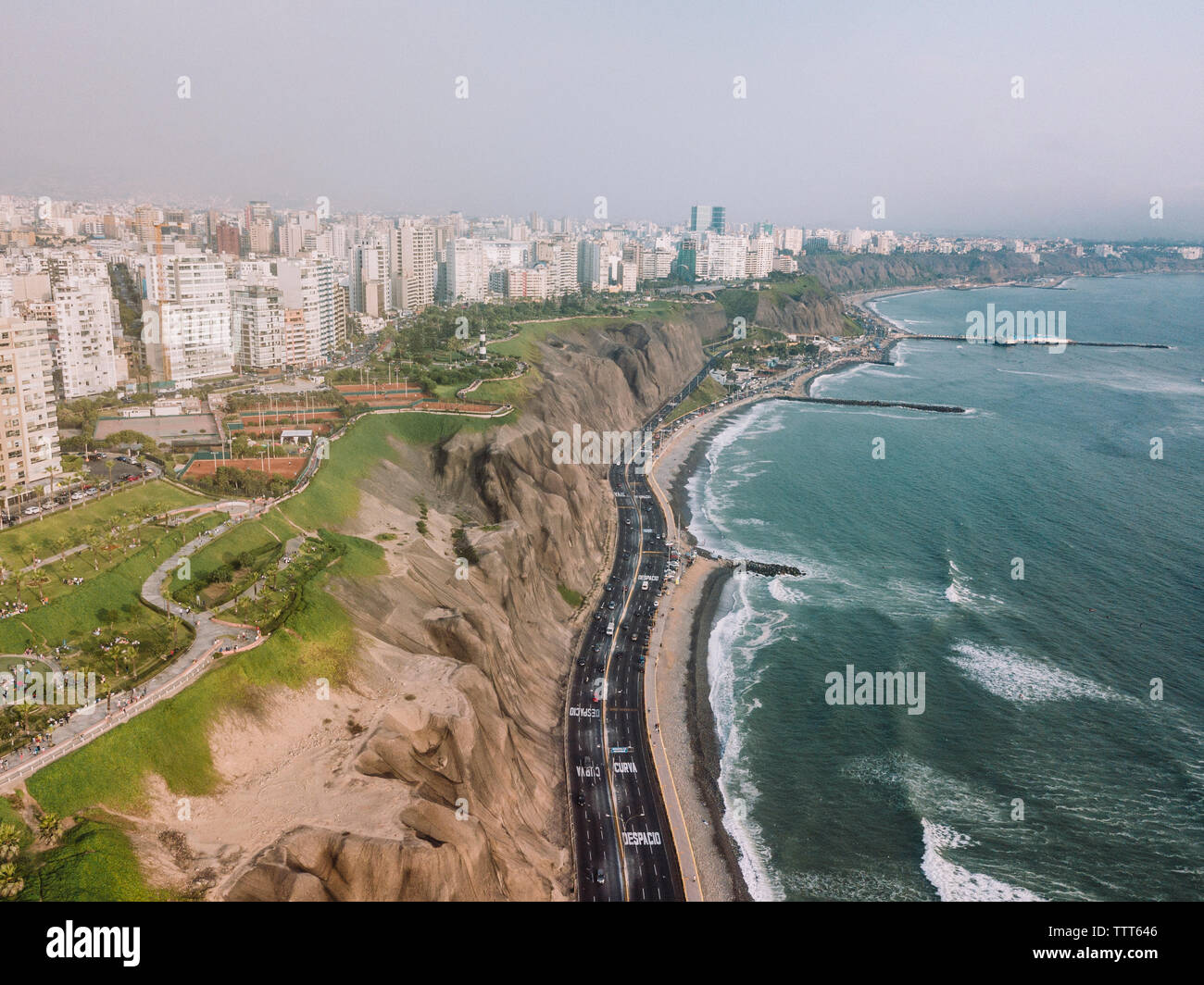 Vue aérienne de la côte Costa Verde, à Lima, Pérou Banque D'Images