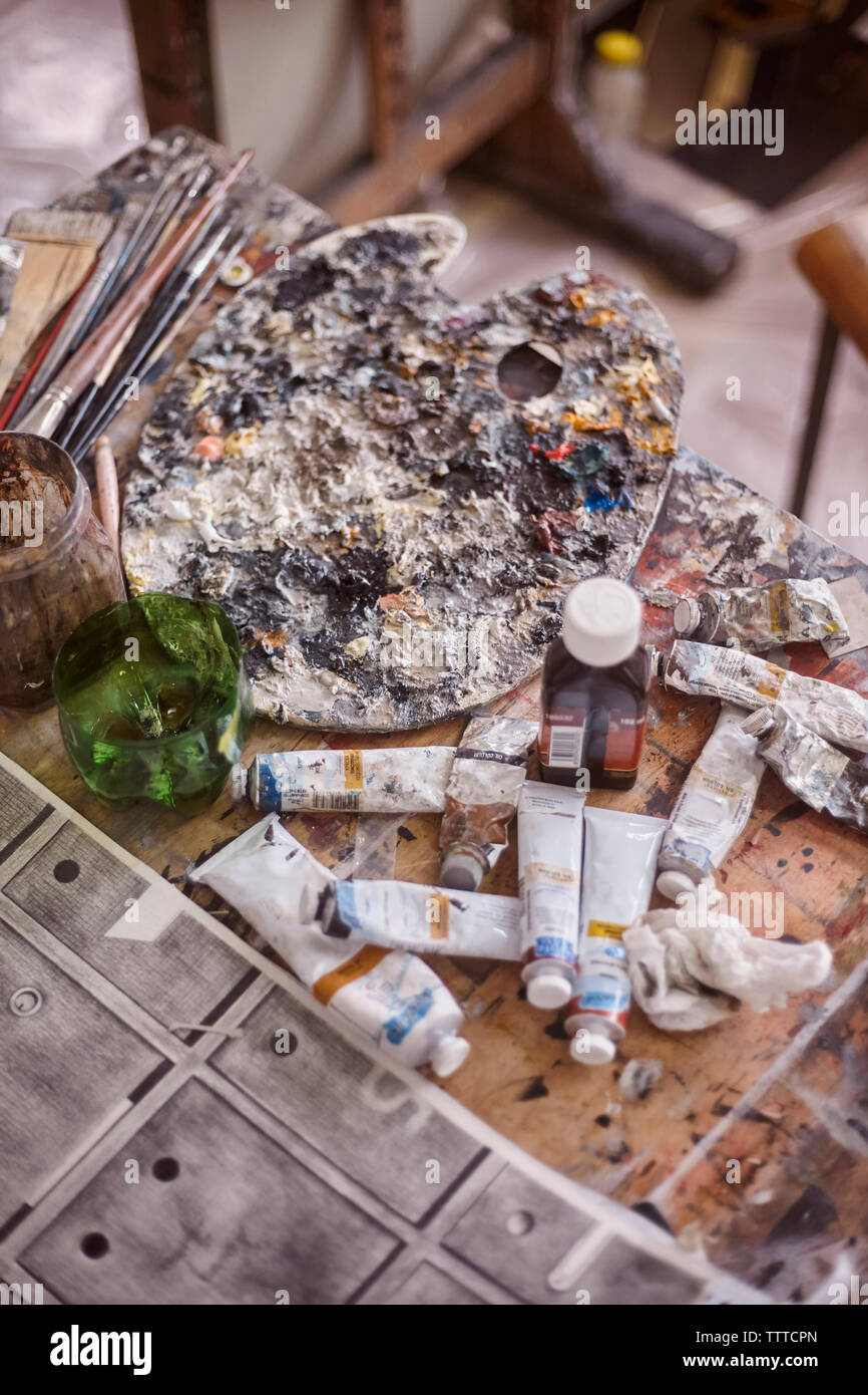 Close-up d'art et d'artisanat sur la table d'équipement Banque D'Images