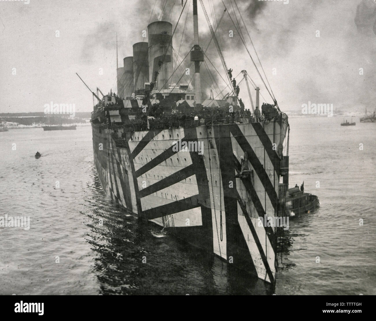 Le RMS Olympic peint pour transporter des troupes et de guerre pendant la Première Guerre mondiale Banque D'Images