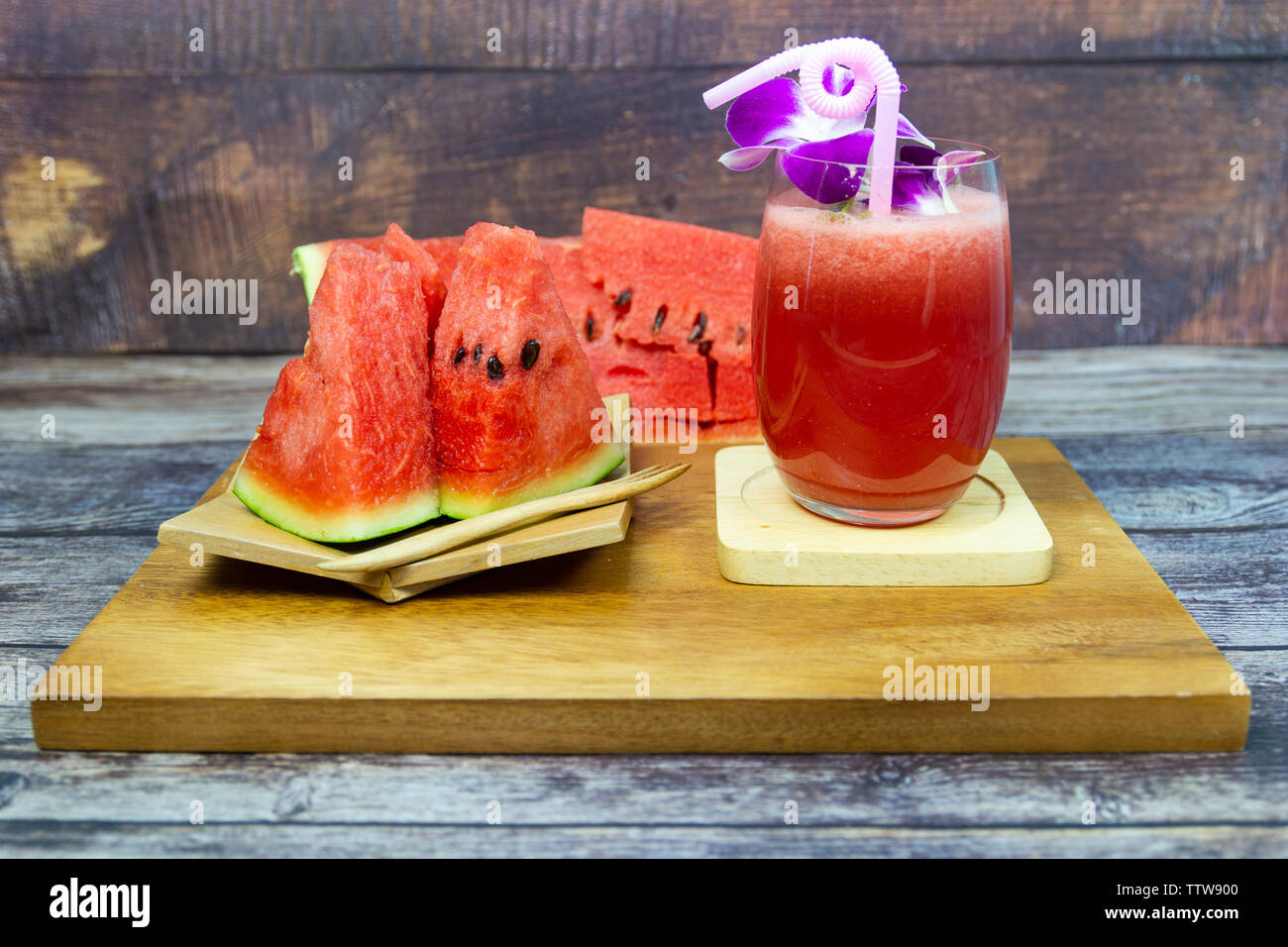 Le jus de melon d'eau frais et jus de fruits frais pour les journées chaudes de l'été et bon pour la santé Banque D'Images