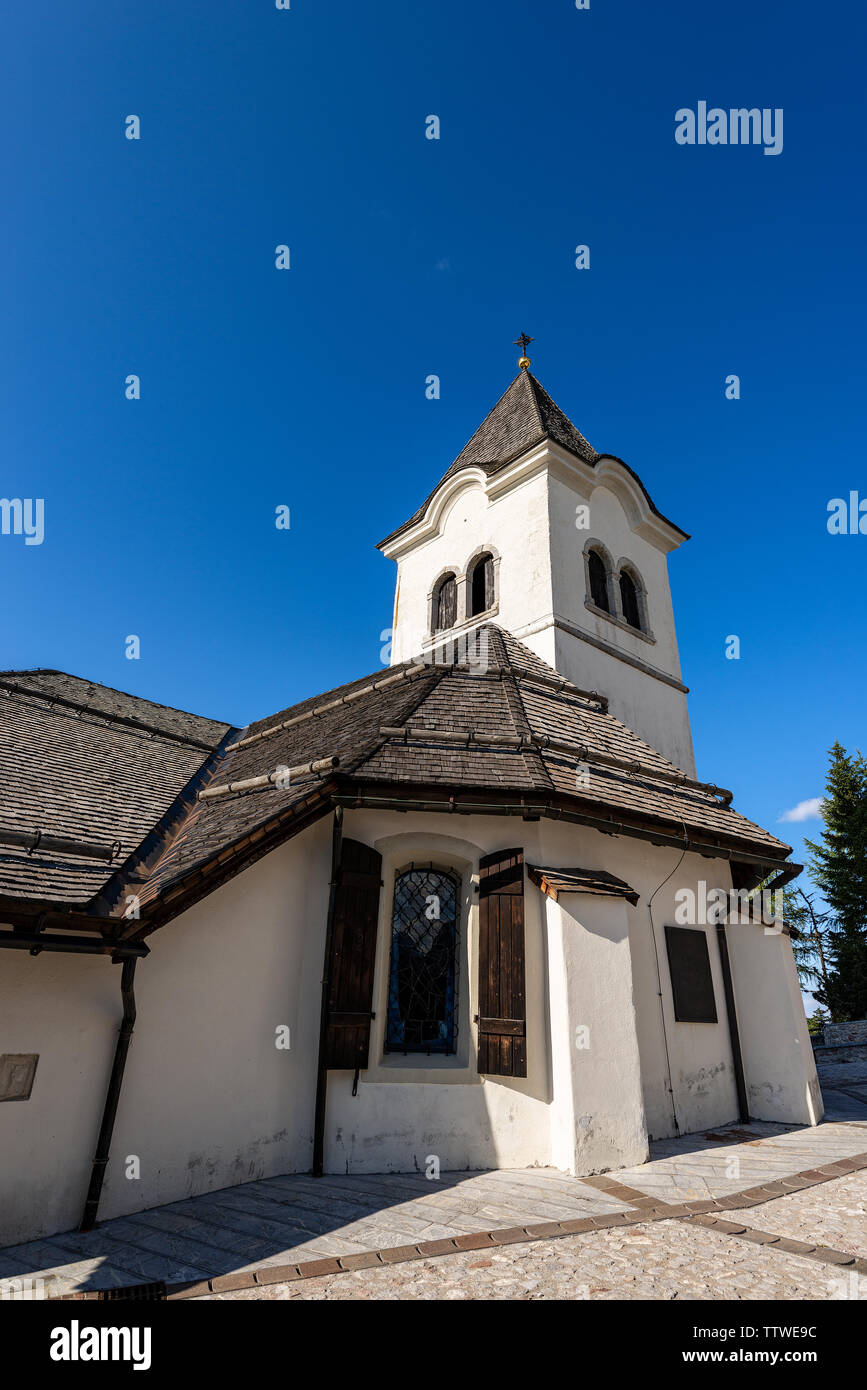 Ancien sanctuaire de Monte Santo di Lussari, lieu de pèlerinage à Alpes italiennes. La province d'Udine, Frioul-Vénétie Julienne, Italie, Europe Banque D'Images