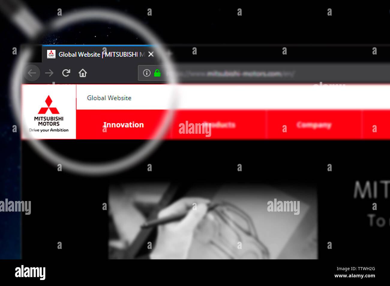 Novosibirsk, Russie - le 14 juin 2019 Editorial - exemple de société japonaise Mitsubishi Motors Corporation MMC accueil du site. Mitsubishi Motors Banque D'Images