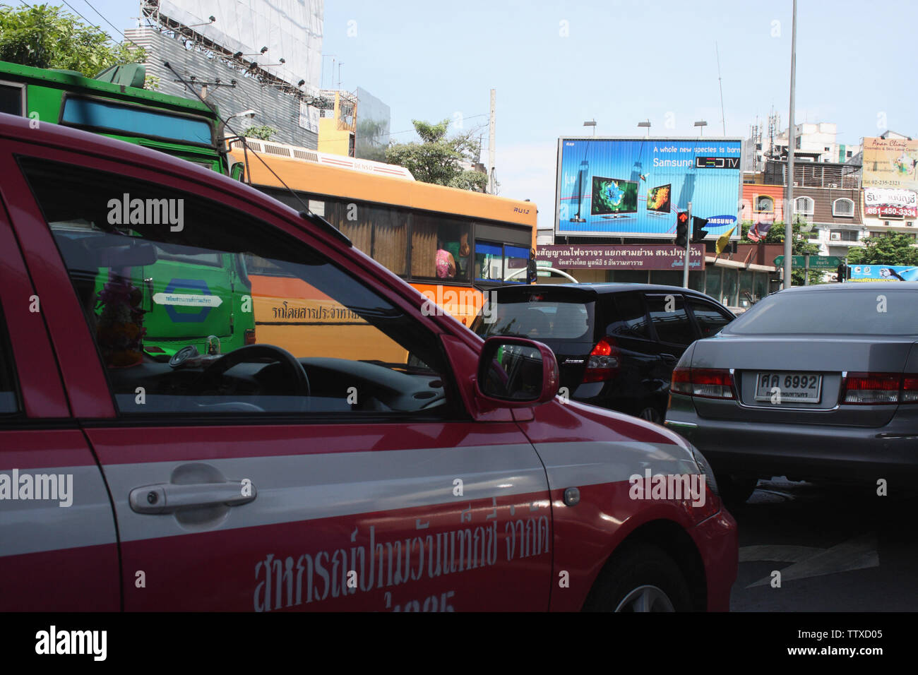 Le trafic sur la route, Bangkok, Thaïlande Banque D'Images