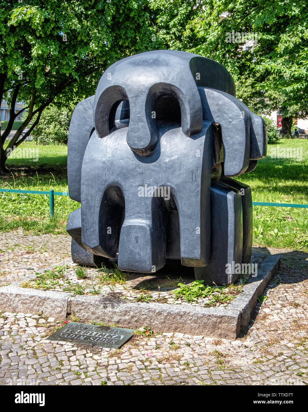 Treblinka 1966 Sculpture sculpteur russe Vadim par Sidurt au District Court  Square, Charlottenburg Berlin. Mémorial des Victimes de l'holocauste Photo  Stock - Alamy