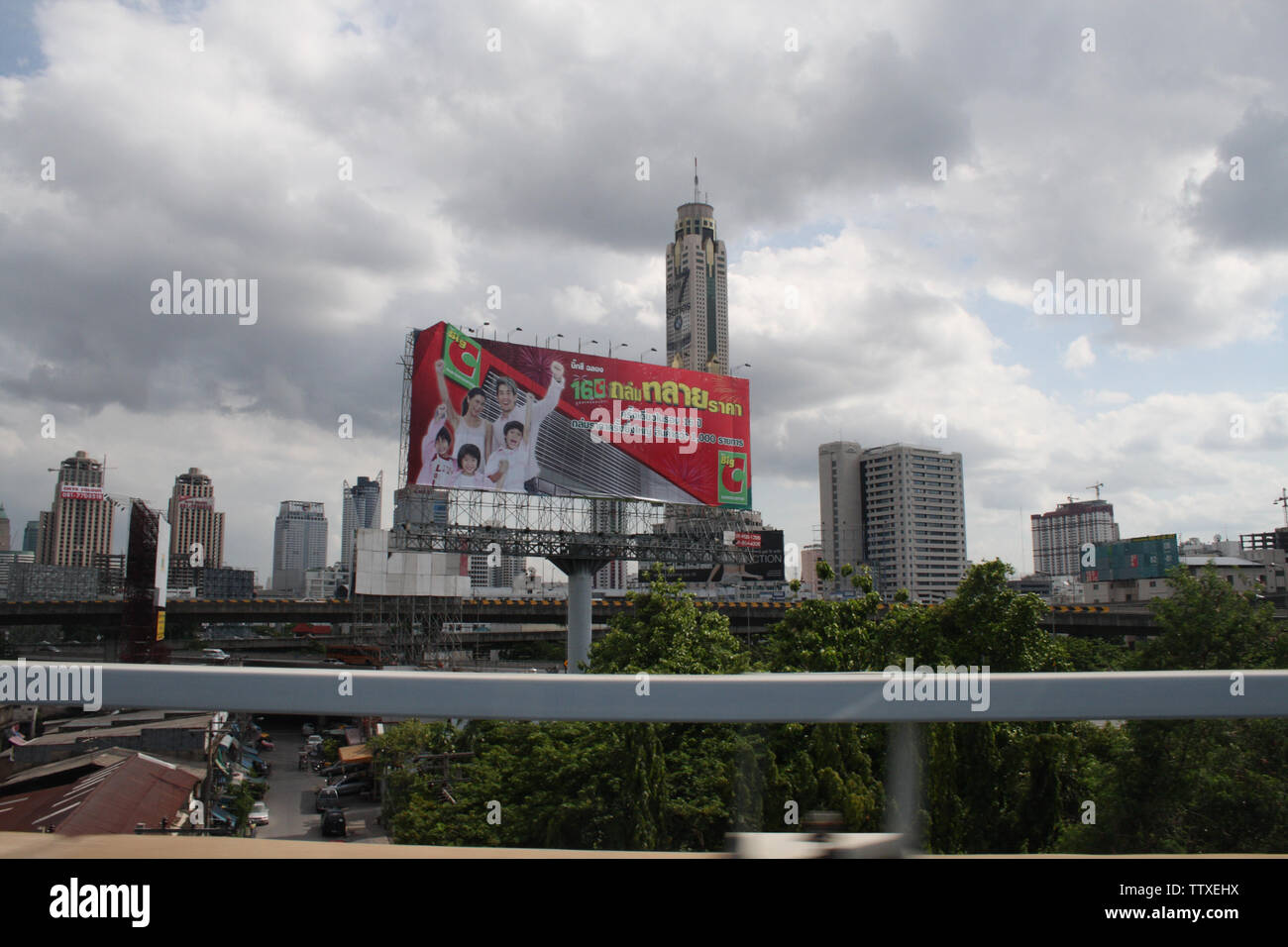 Gratte-ciels dans une ville, Bangkok, Thaïlande Banque D'Images