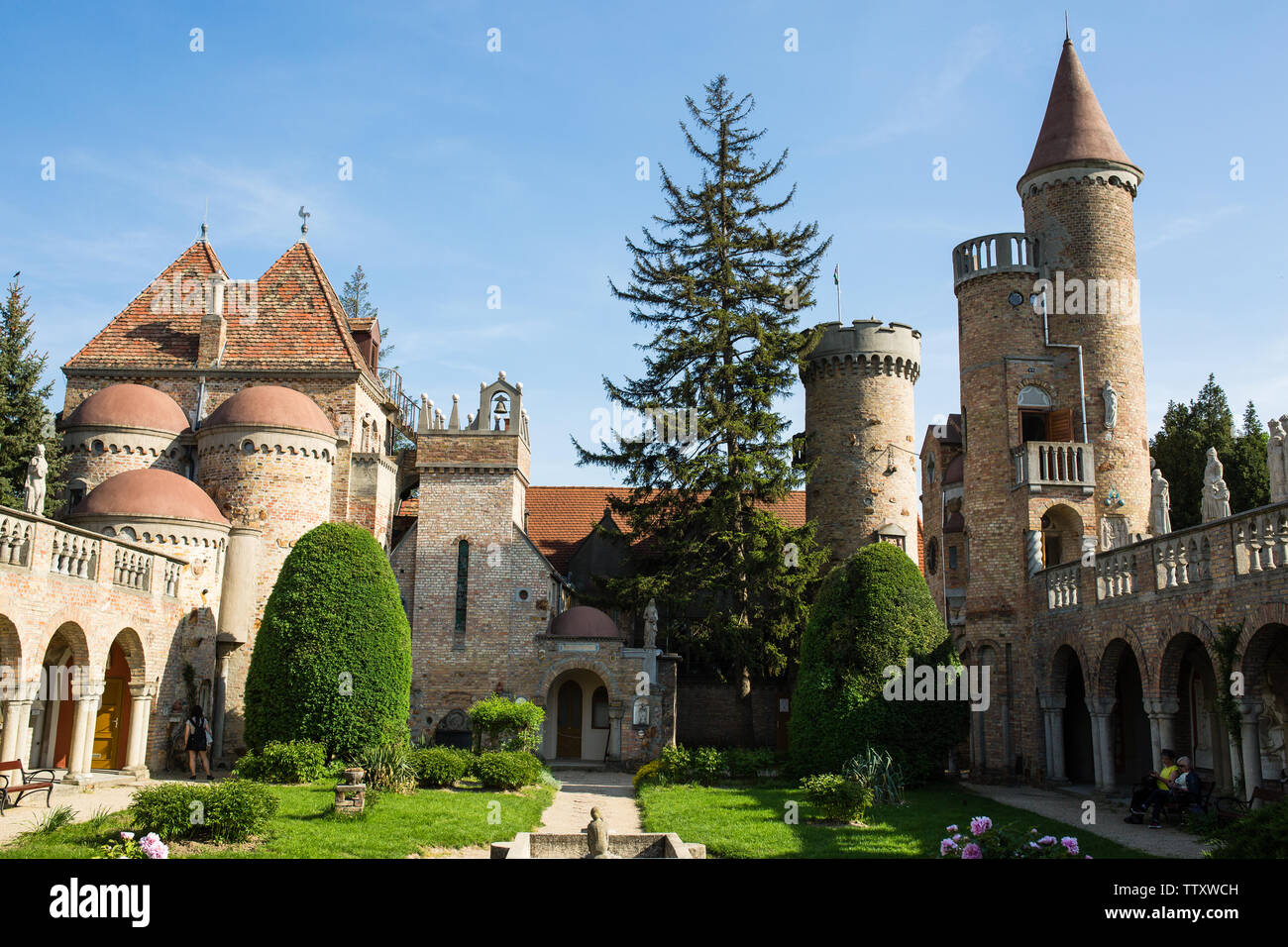 SZEKESFEHERVAR, HONGRIE - 25 Avril 2018 : Bory Var, gracieux château construit par un homme dans le Bory Jeno Szekesfehervar, Hongrie Banque D'Images