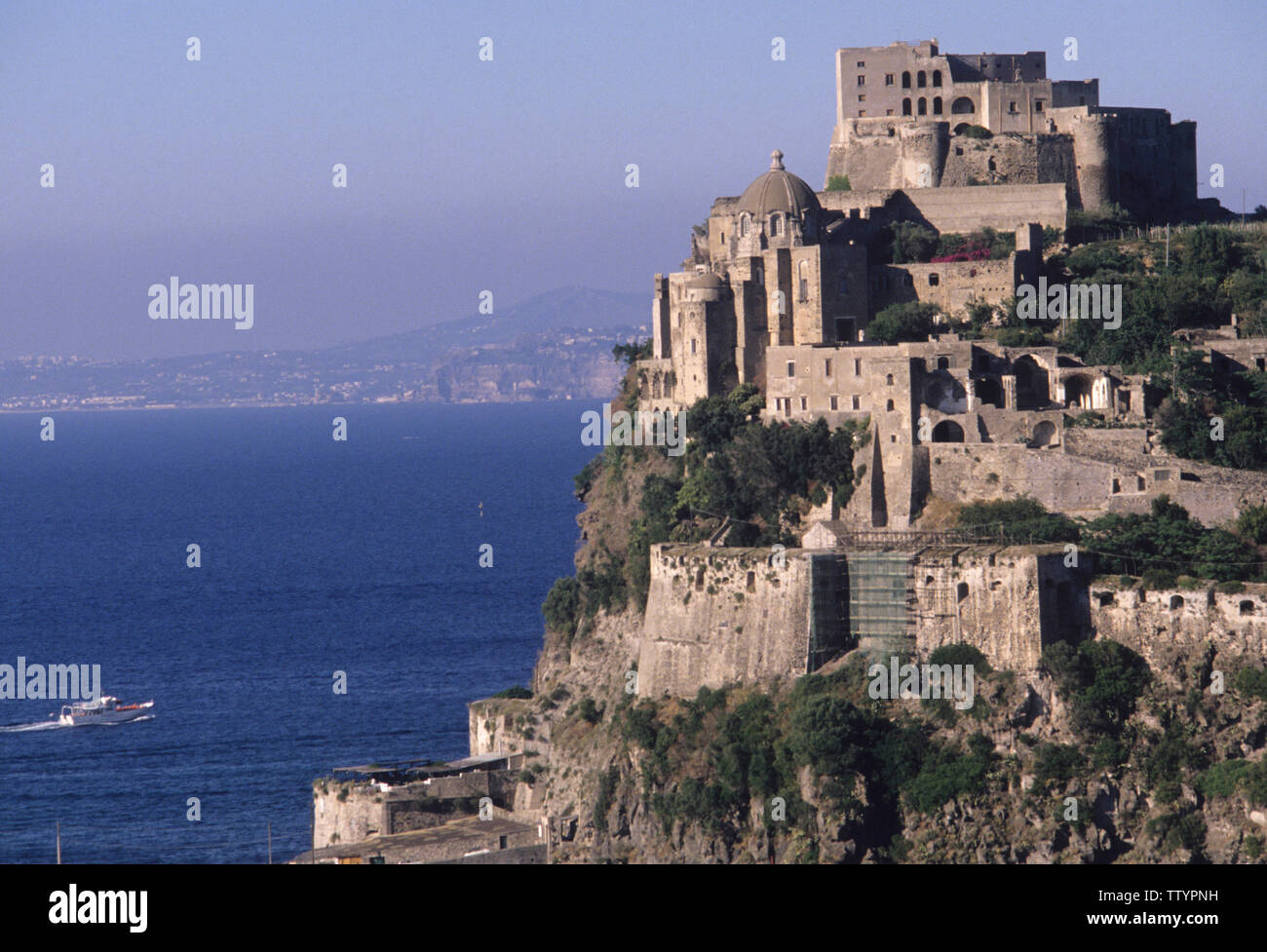 Le château aragonais, l'île de Ischia, dans le golfe de Naples, Campanie, Italie Banque D'Images