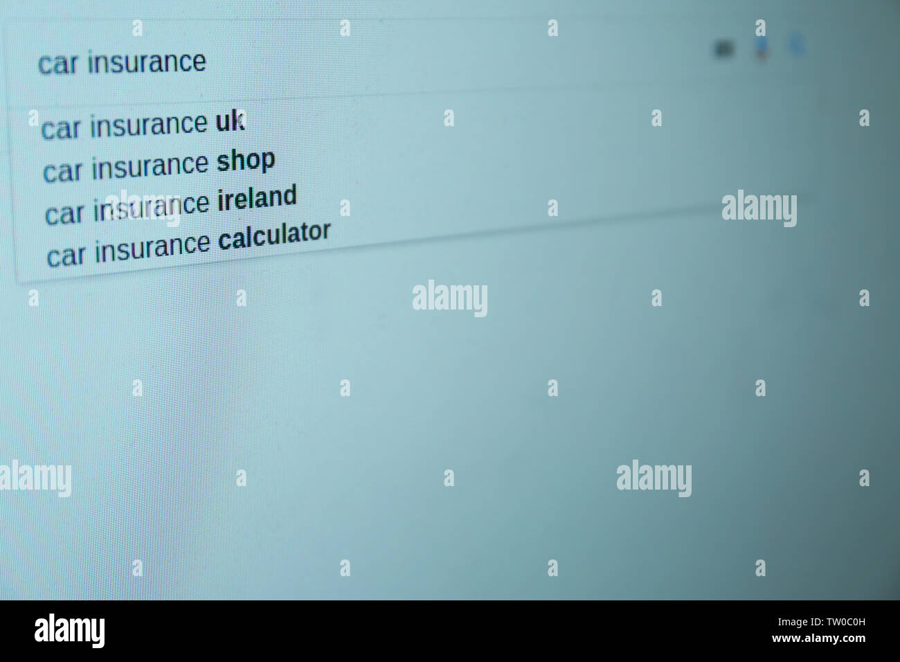 Recherche sur le Web des renseignements sur l'assurance automobile Banque D'Images