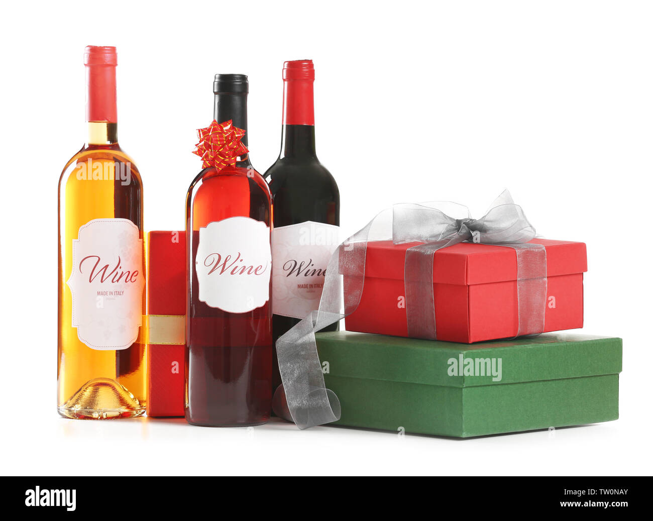 St Valentines Day concept. Trois bouteilles de vin et de cadeaux Banque D'Images