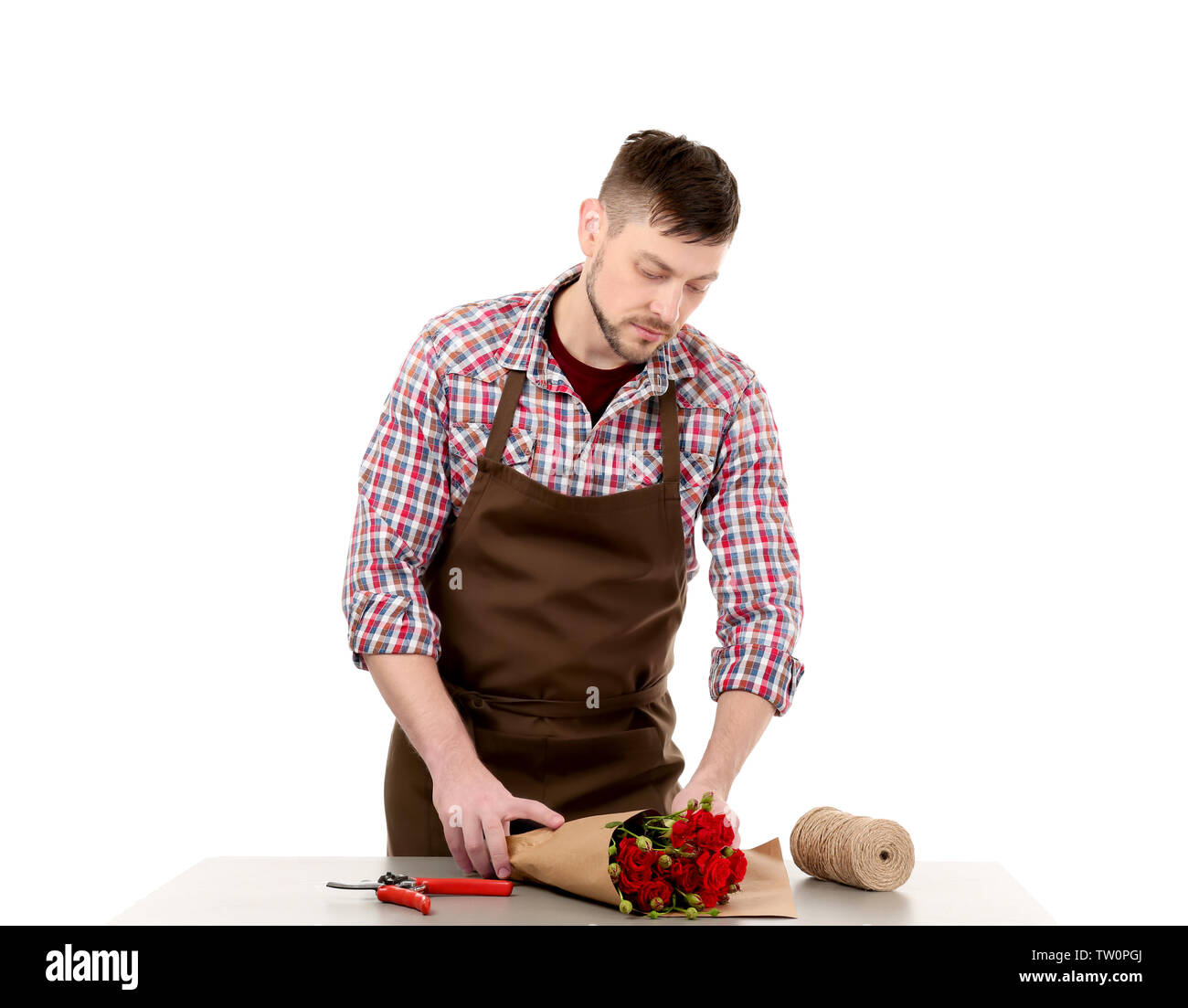 Fleuriste bouquet de fleurs mâles d'emballage en papier sur fond blanc Banque D'Images