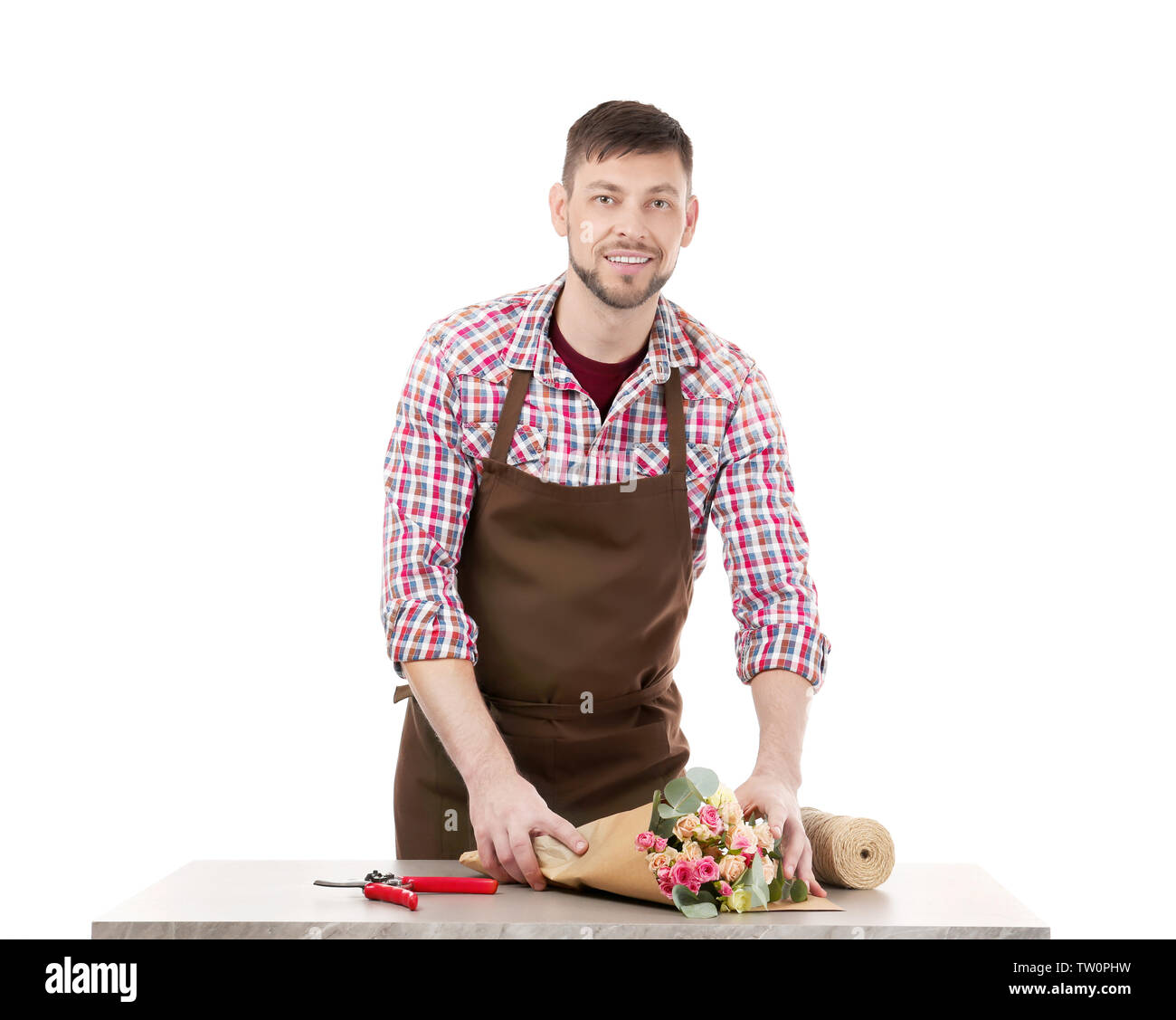 Fleuriste bouquet de fleurs mâles d'emballage en papier sur fond blanc Banque D'Images
