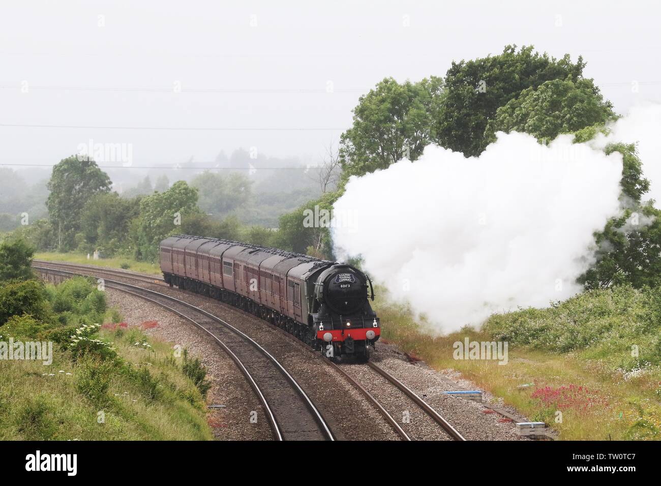 The Flying Scotsman fait son chemin à travers Gloucester passant sous le pont routier Wilkes-barre en Churchdown - 15.6.2019 Photo par Antony Thompson flexibilite' - Banque D'Images