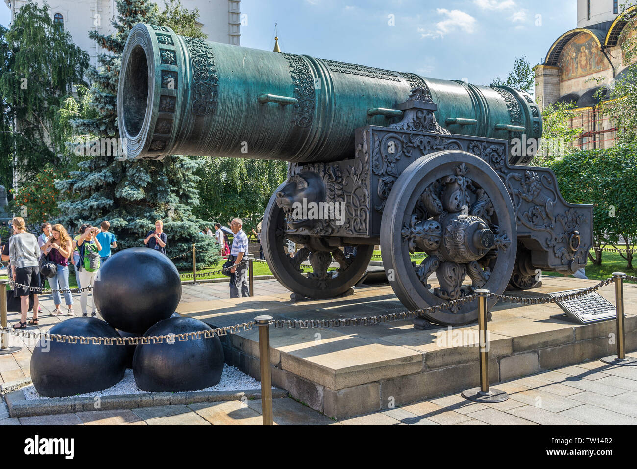 Moscou, Russie - Jul 26, 2015 : Le Tsar Pushka (Cannon) monument situé à l'intérieur du Kremlin Banque D'Images Moscou, Russie - Jul 26, 2015 : Le Tsar Pushka (Cannon) monument situé à l'intérieur du Kremlin Banque D'Images