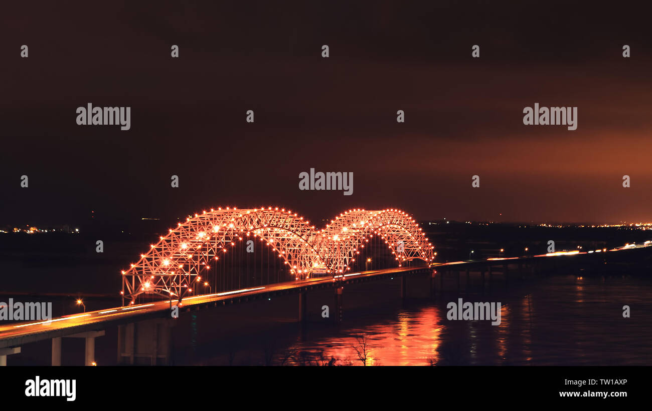 Vue de Memphis, Tennessee bridge at night Banque D'Images