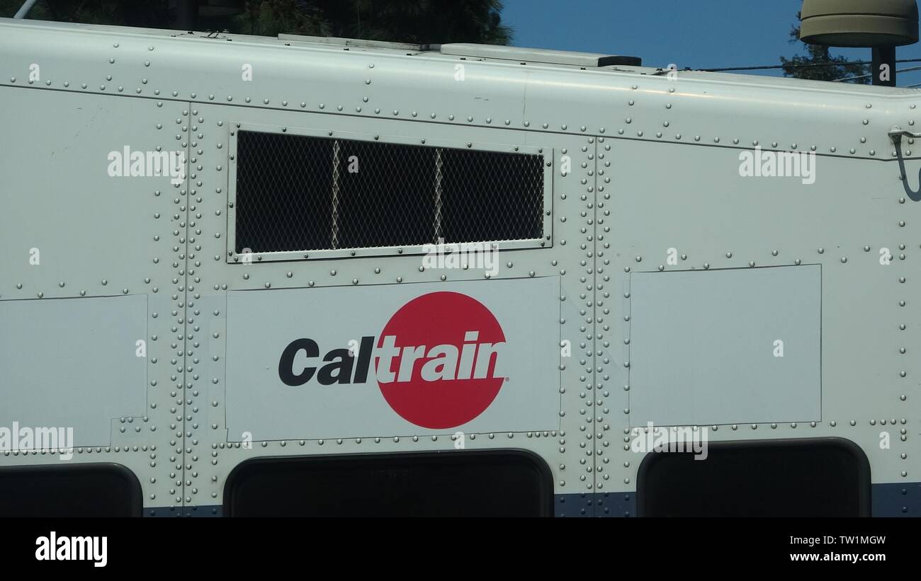 Close-up de logo depuis Caltrain de trains de banlieue au sommet d'une voiture de train à deux niveaux dans la Silicon Valley, Mountain View, Californie, le 3 mai 2019. () Banque D'Images