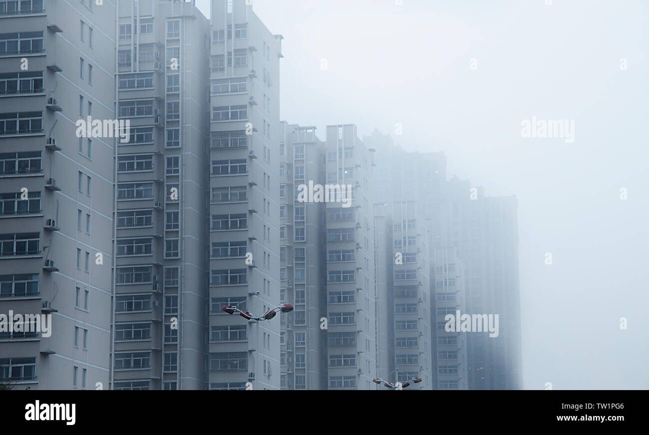 Villes dans la brume Banque D'Images